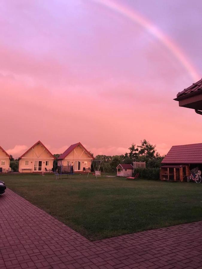Pokoje Goscinne U Izy Łeba Exterior foto